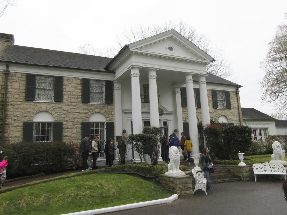 A woman is arrested for allegedly trying to steal Elvis’ Graceland property 2024 wonderful