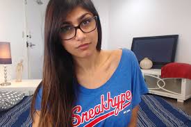 Ex Porn Star Mia Khalifa Spotted On Religious Hoarding In Tamil Nadu2024 new Star Mia Khalifa2024