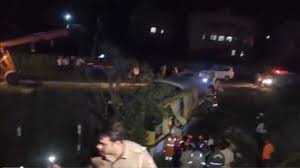 At least 6 dead as car collides with Delhi-bound bus on Agra-Lucknow Expressway Famous car collides