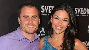 Bachelorette Alum 