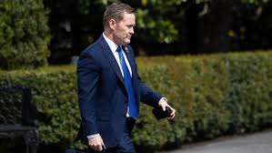 Knives out for Mike